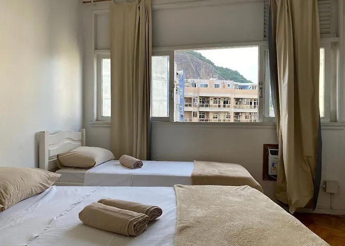 Studio p/ 3 pessoas simples, uma quadra da praia, 3min metrô Arcoverde, atrás do Copacabana Palace Rio de Janeiro