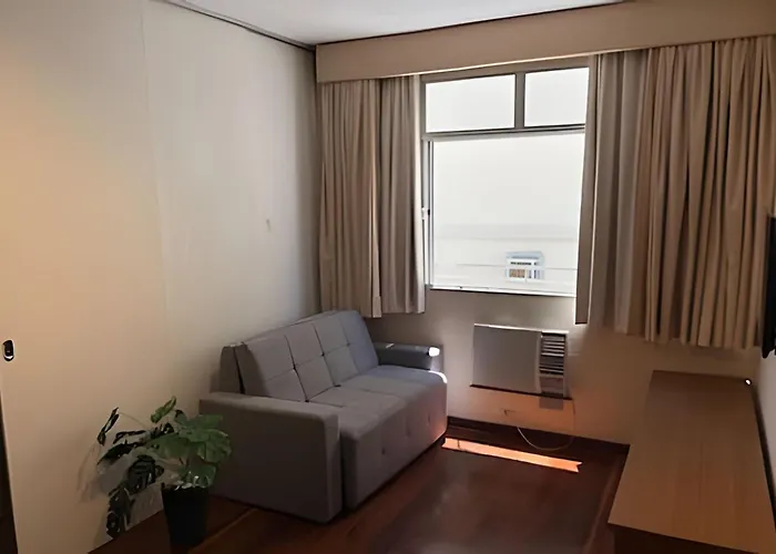 Apartamento silencioso para 6 pessoas, 2 quadras da praia, próximo a bares, restaurantes e metrô Rio de Janeiro